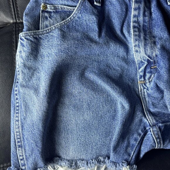 Wrangler Men’s Relaxed Fit Denim Shorts 34x32 Light Wash Distressed - Picture 4 of 8